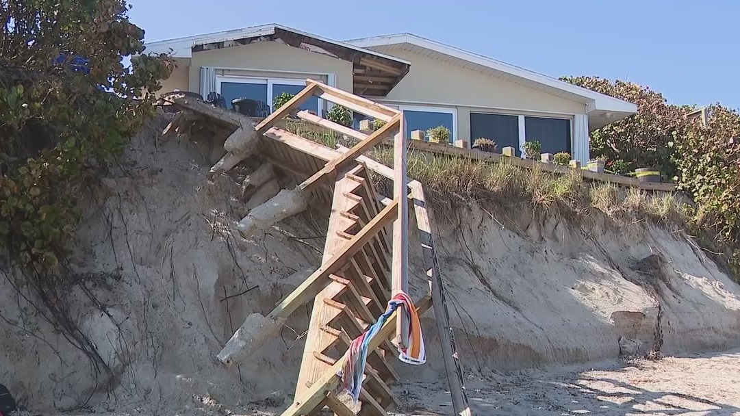 Owners of Florida beachfront homes watch as yards fall into ocean